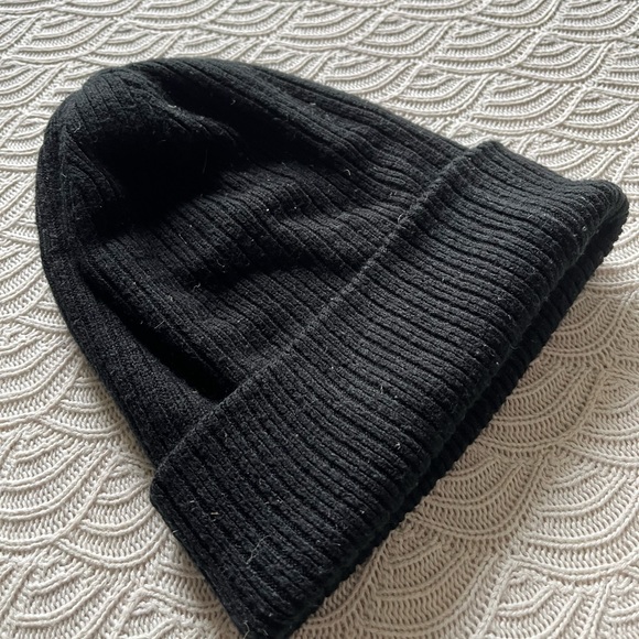Main Character Accessories - Main Character Ribbed Beanie • Aritzia 🖤